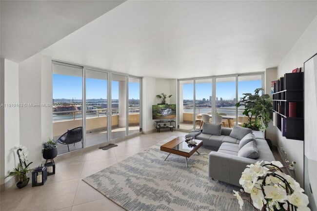 Foto del edificio - 808 Brickell Key Dr