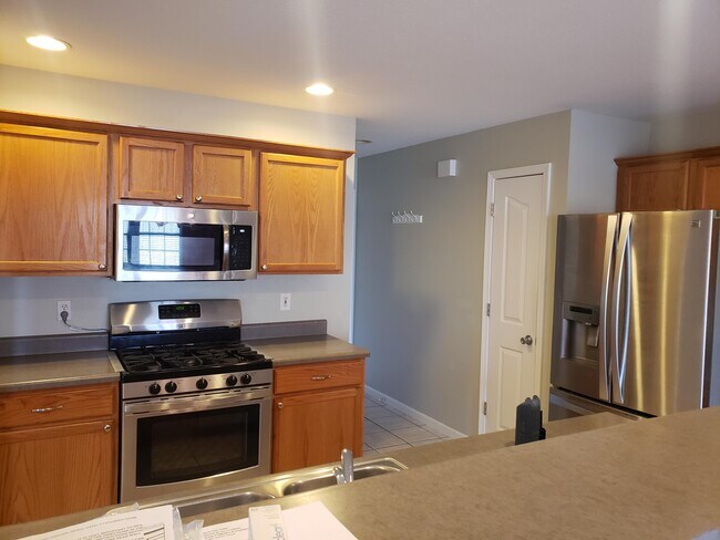 Building Photo - 511 Amazon Dr
