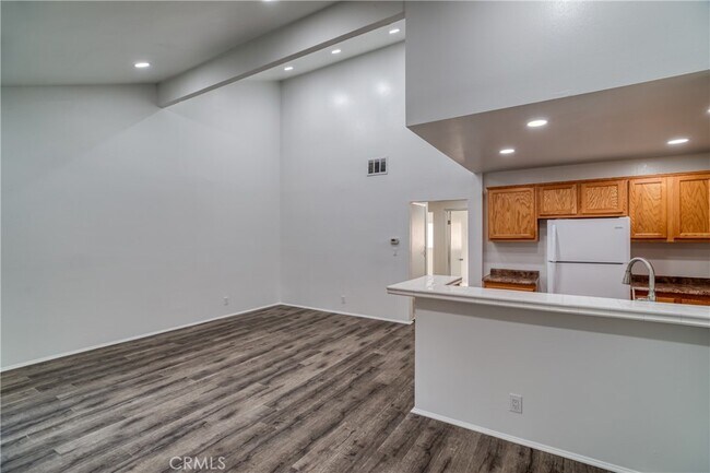 Foto del edificio - 13126 Bromont Ave