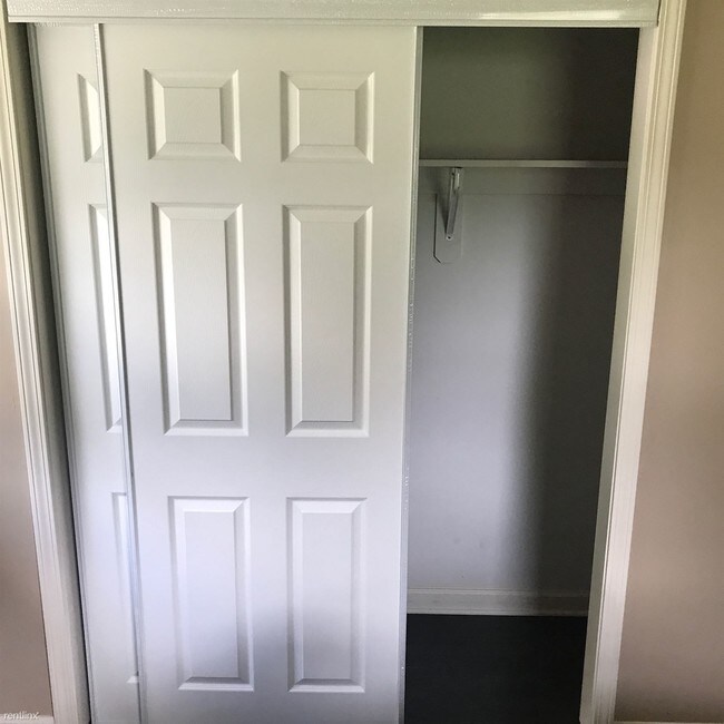 Foto del edificio - 2 br, 1 bath Apartment - 6915 Leavenworth Rd