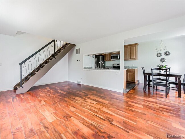 Building Photo - 3115 Sunnyside Ct