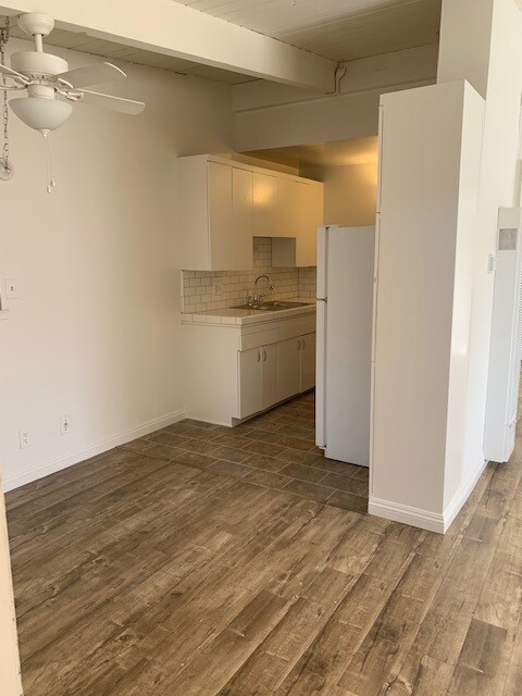 Foto principal - 9438 National Blvd