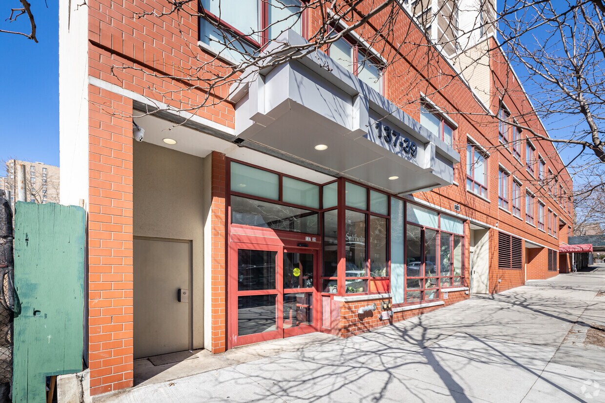 Entrada - 13739 45th Ave