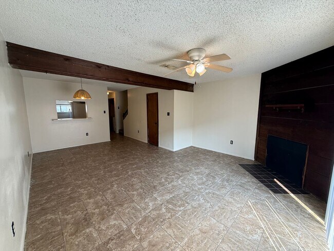 Building Photo - 1736 Jade Ave