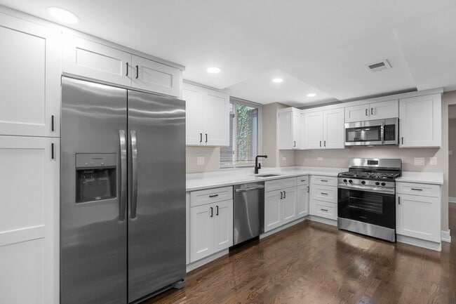 Building Photo - 2618 N Mozart St