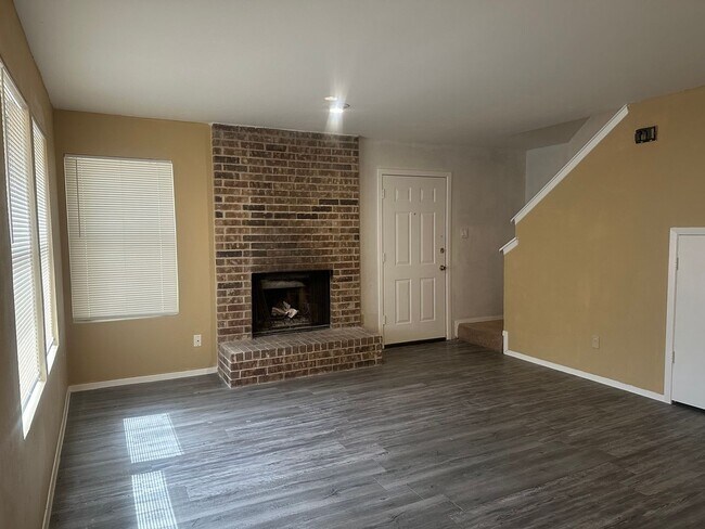 Building Photo - 2 Bed 1.5 Bath in Austin