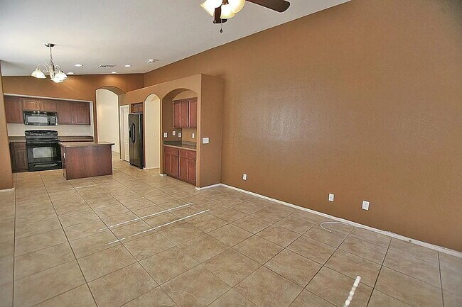 Foto del edificio - SPACIOUS 4-BEDROOM HOME IN PEORIA CUL-DE-SAC