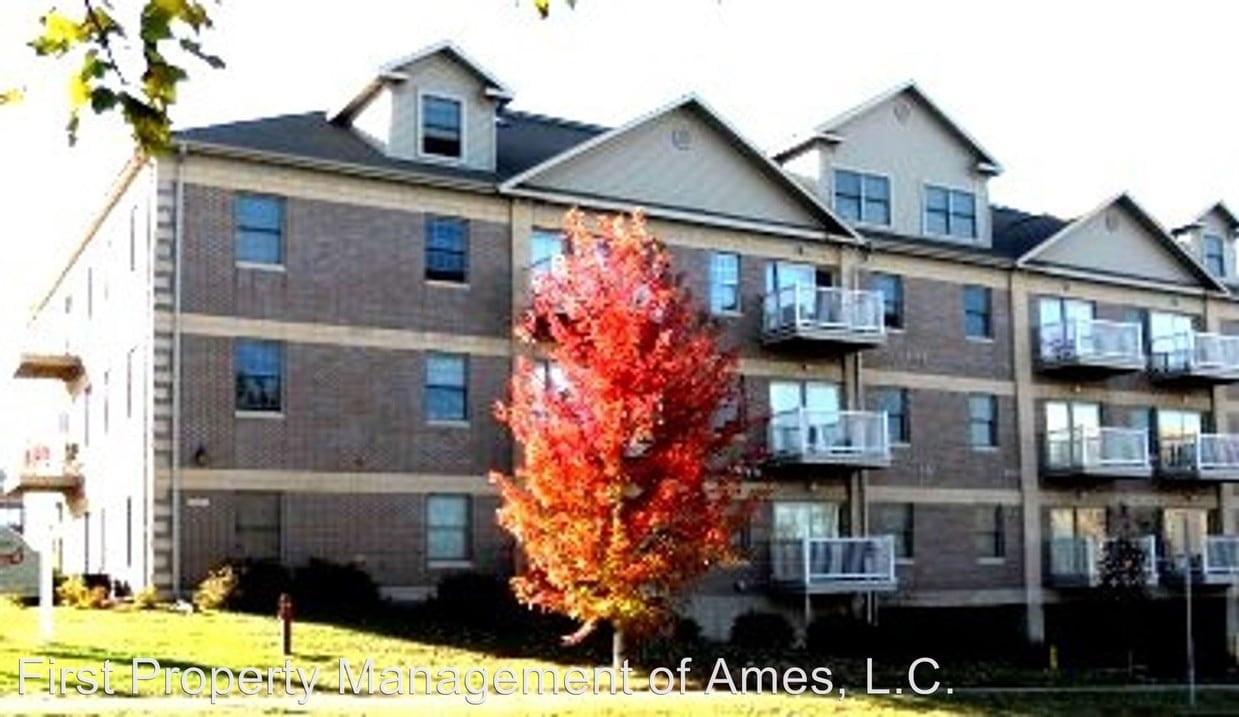 Primary Photo - 121 Beach Ave