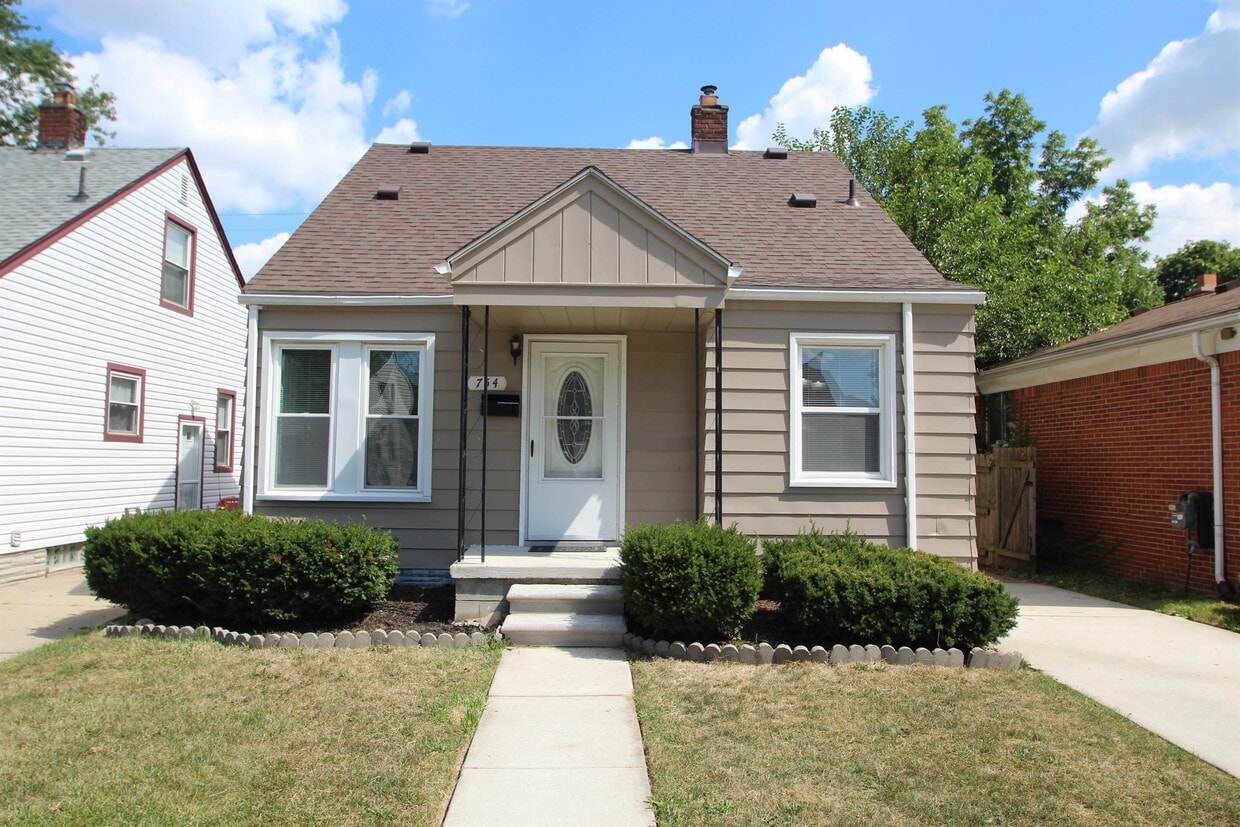 754 Cleveland Ave, Lincoln Park, MI 48146 House Rental in Lincoln Park, MI