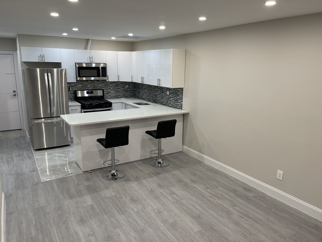 Foto principal - 9850 Horace Harding Expy