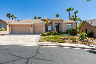 Building Photo - 2504 Silver Beach Dr