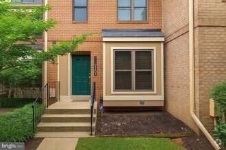 Building Photo - 5105 King Charles Way