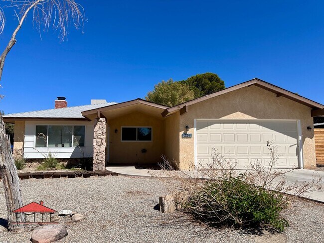 Foto del edificio - AVAILABLE NOW