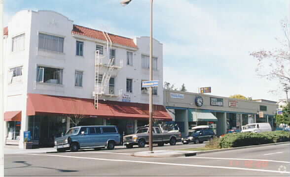 Foto del edificio - Delaware Apartments