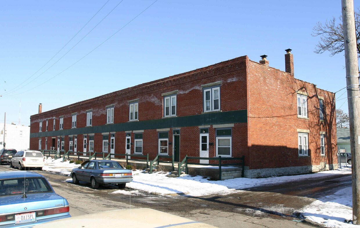 Building Photo - 931-937 W Town St