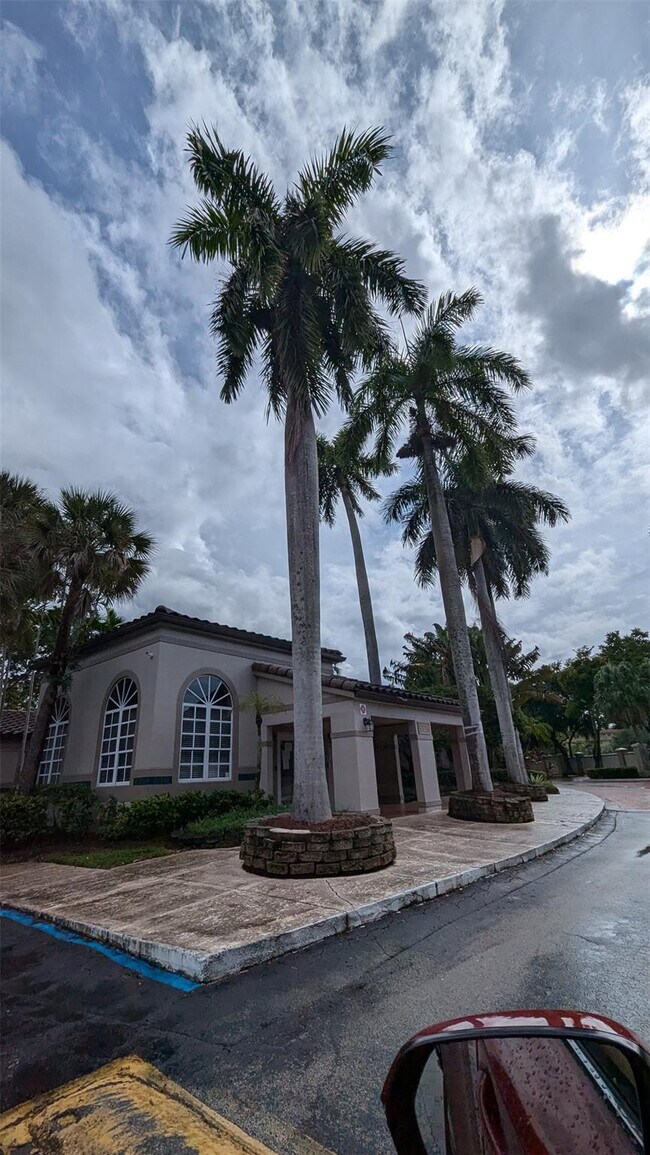 Foto del edificio - 9919 Nob Hill Ln