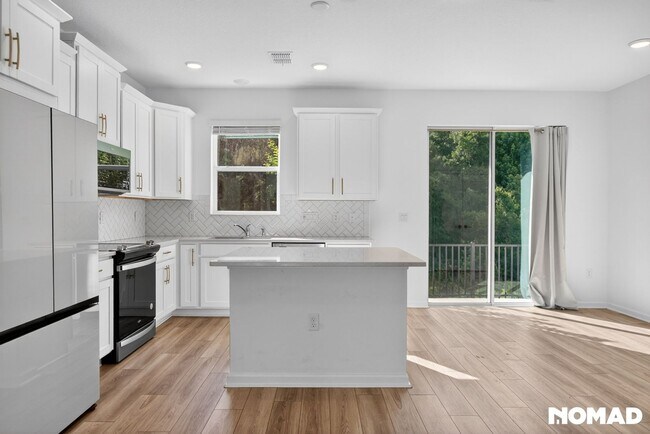 Building Photo - 908 Spring Palms Lp