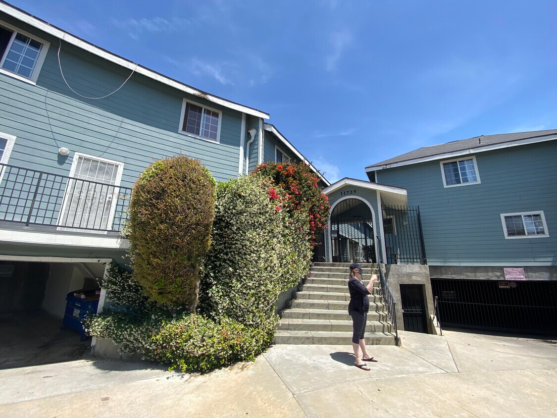 Foto principal - 11725 Lemay St