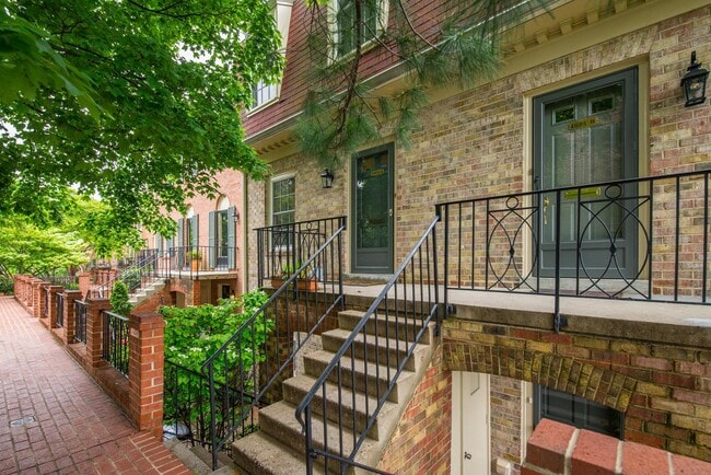 Photo - 1624 Belmont St NW Townhome