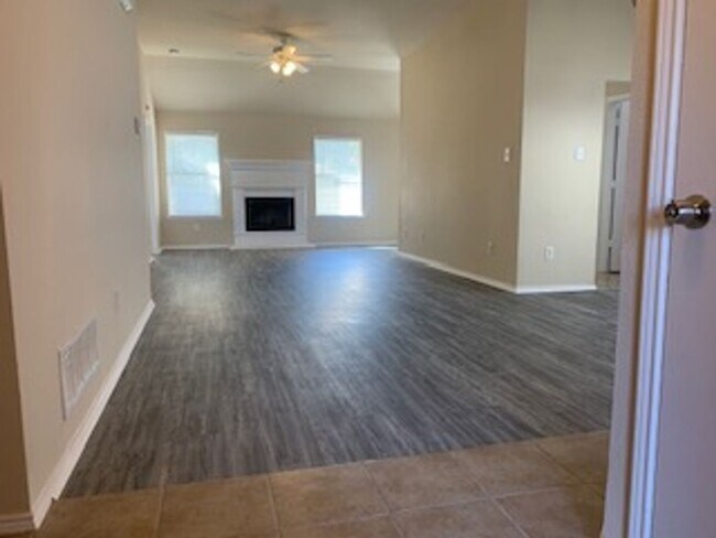 Building Photo - 1021 Whistle Stop Dr