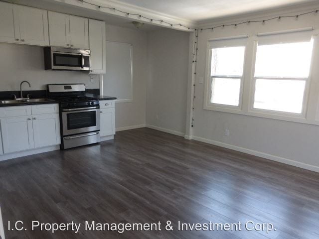 Building Photo - 873-879 N Heliotrope Dr