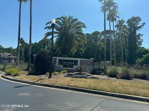 Building Photo - 10550 Baymeadows Rd