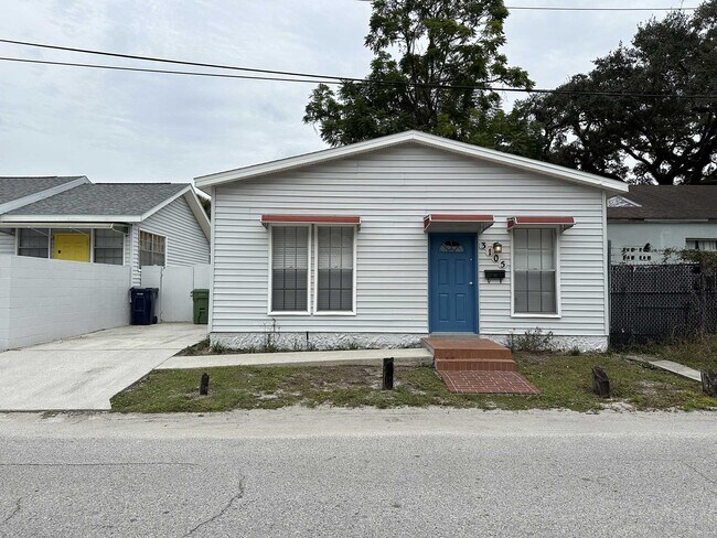 Foto del edificio - 3105 N Mitchell Ave