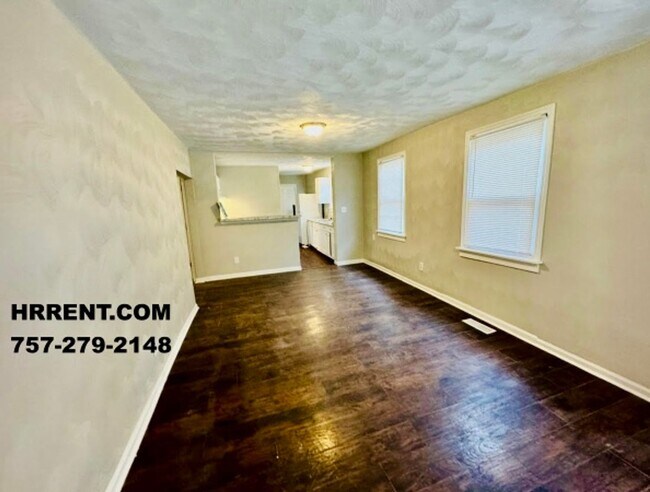 Building Photo - Adorably Renovated 3 Bedroom 2 Bath Single...