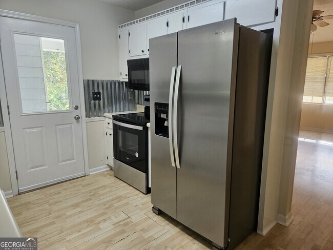 Foto del edificio - 4121 Burgundy Way