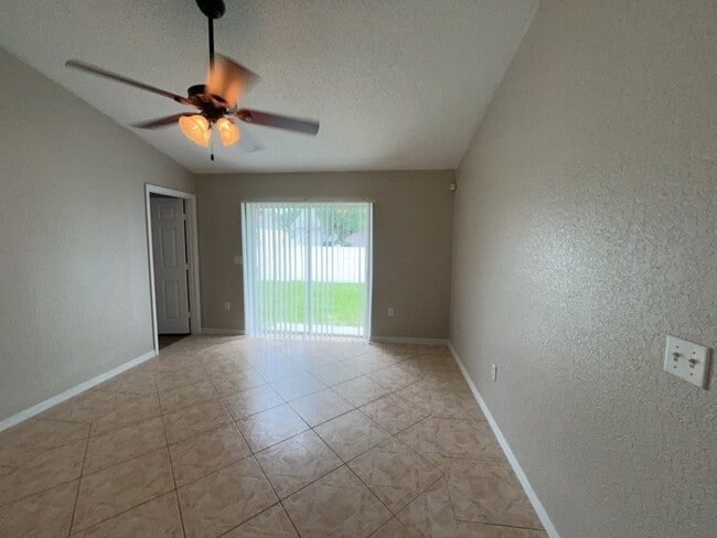 Foto del edificio - 261 Kings Pond Ave