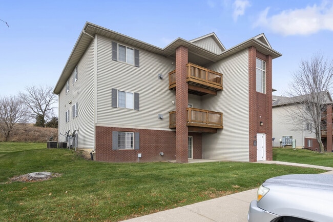 Building Photo - 2270 Holiday Rd Unit 503