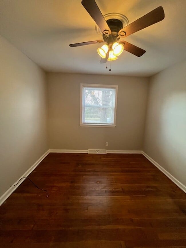 Building Photo - 1503 Roanoke Rd