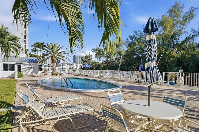 Foto del edificio - 2860 NE 14th Street Causeway