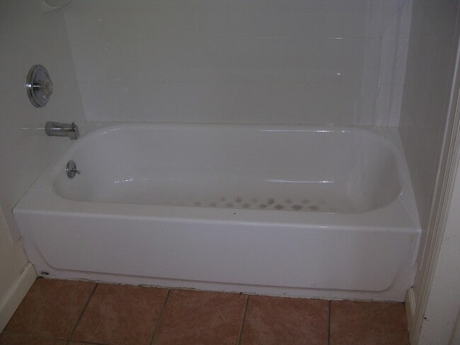 Building Photo - 601 Chestnut Ave