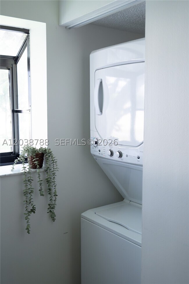 Foto del edificio - 3500 Gateway Dr