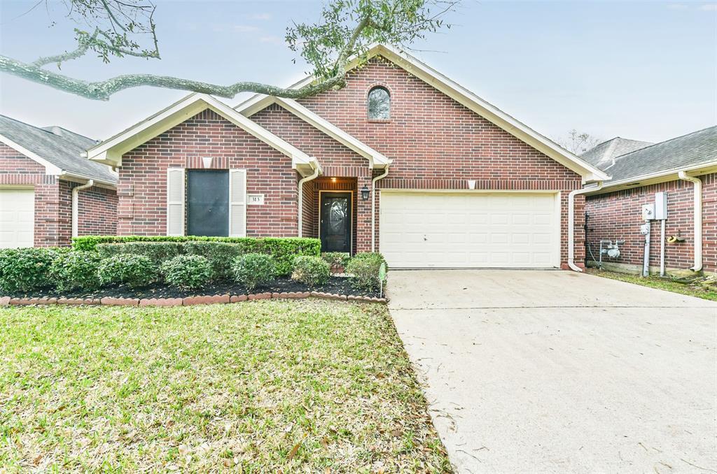 313 Live Oak Ln, Friendswood, TX 77546 House for Rent in Friendswood