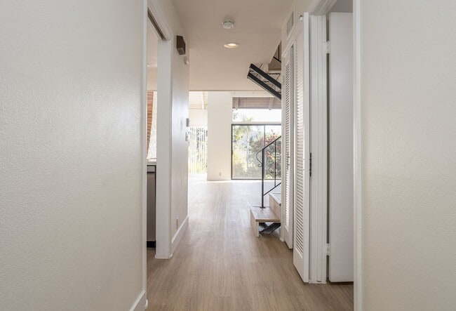 Foto del edificio - Charming 1 bedroom home in the Tranquil Casitas De La Costa Community.