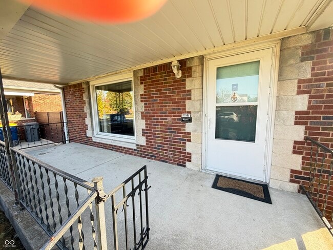 Building Photo - 1437 N Leland Ave