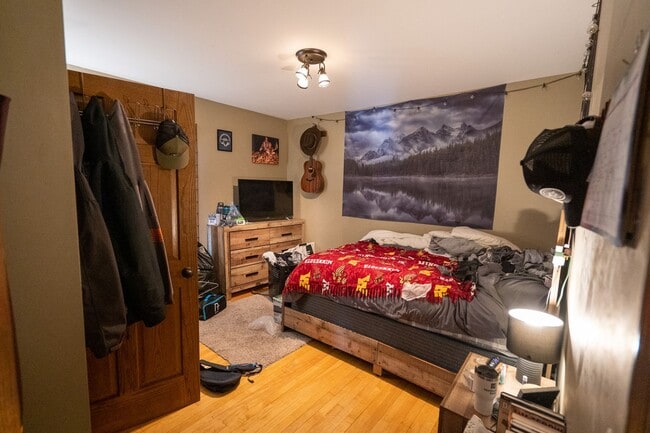 Building Photo - 1101 22nd Ave SE