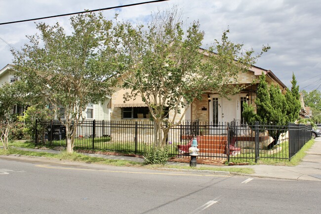 Building Photo - 3701 Freret St