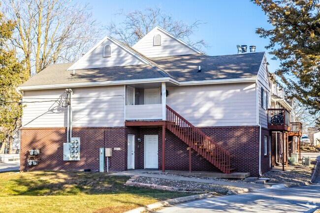 Foto del edificio - Clover Acres- 3615 61st St.