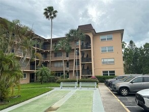 Building Photo - 2525 W Bay Dr
