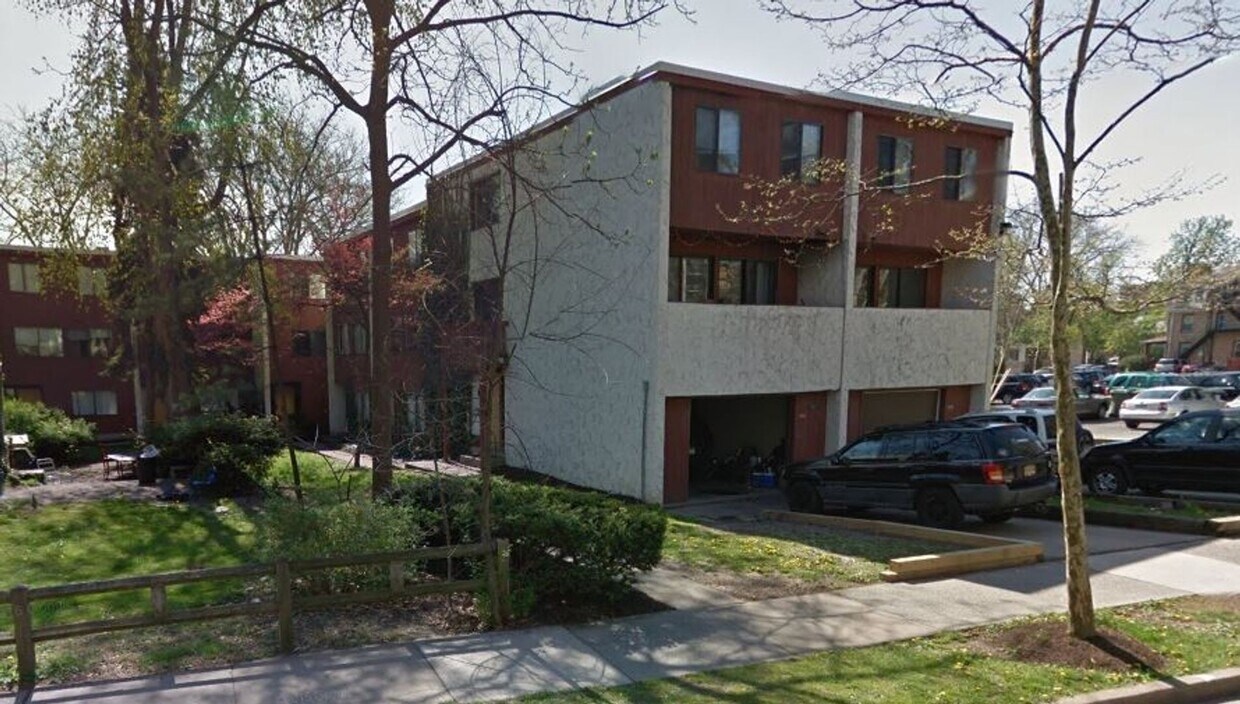 Foto principal - Townhome at the Commons on Foster Avenue