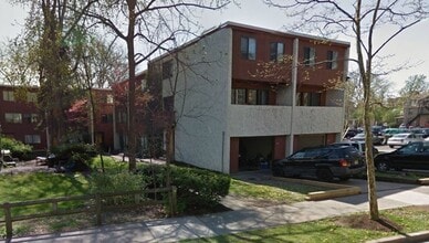 Building Photo - 256 E Foster Ave