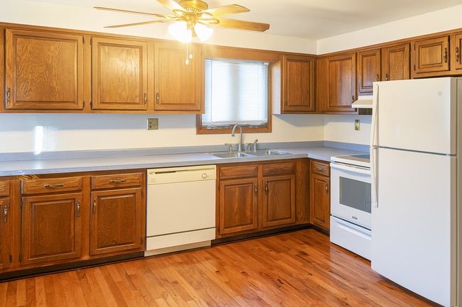 Building Photo - 2735 Alder Creek Dr N