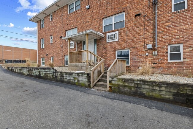 Building Photo - 5936 Radnor Rd