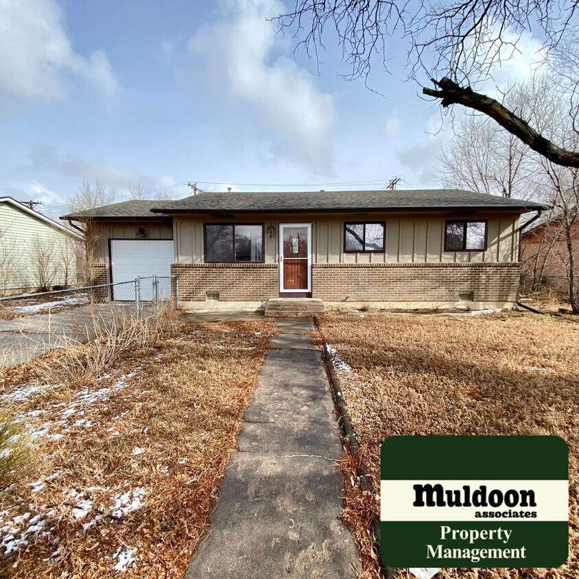 Primary Photo - Cozy 3 Bedroom - Pet Friendly!