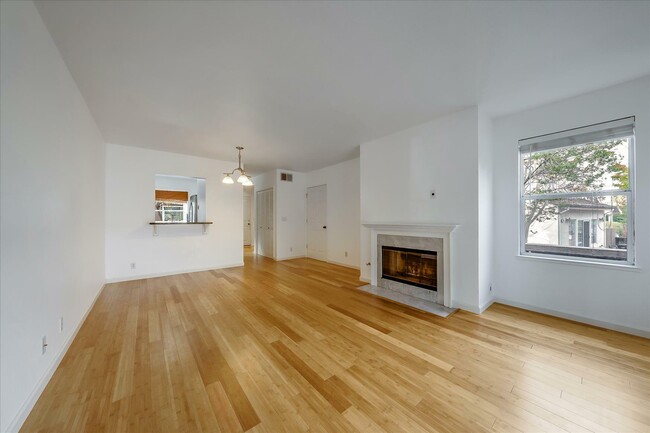 Building Photo - 619 Woodside Way