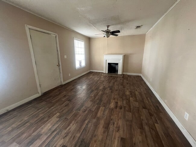 Foto del edificio - 1/2 OFF FIRST MONTHS RENT*ADORABLE DUPLEX ...