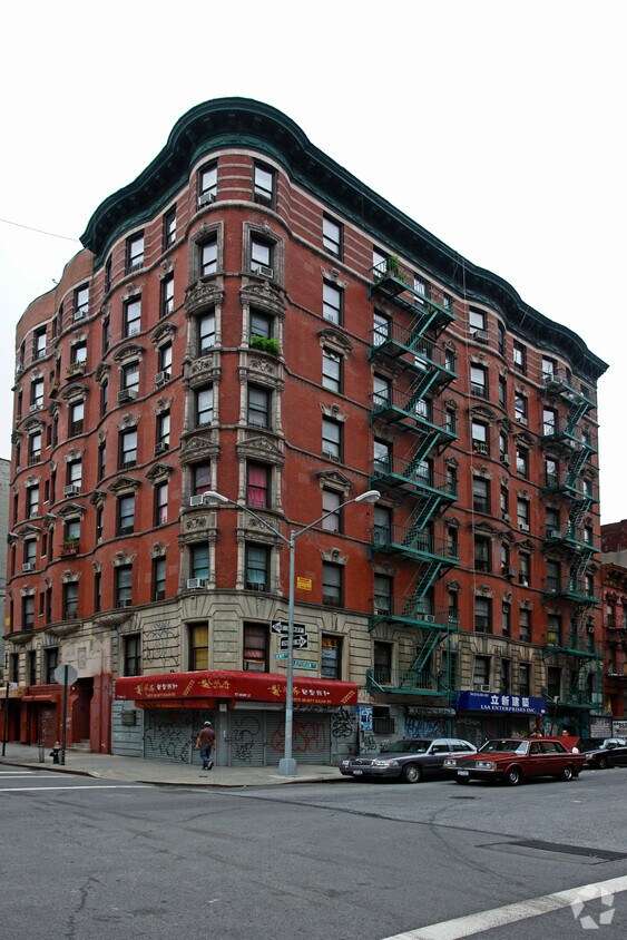 Building Photo - 173 Henry St